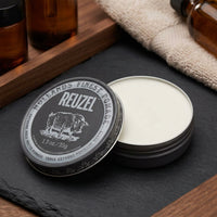 Reuzel Extreme Hold Matte Pomade - open potje met zichtbare inhoud en textuur