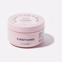 Firsthand Supply Clay Pomade, pot rose incliné avec couvercle et nom de la marque