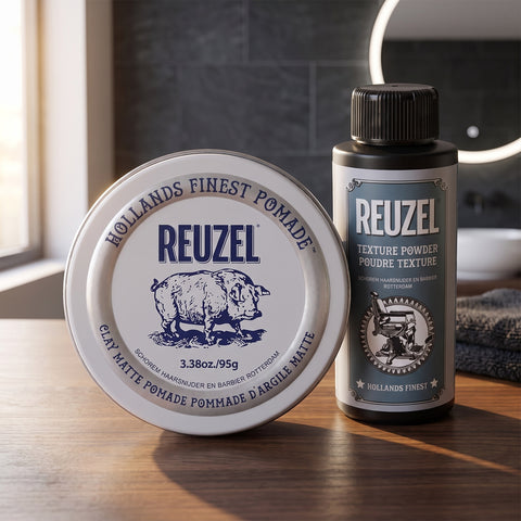 Coffret mat Reuzel, le set complet sur un plan en bois
