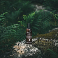 Pomp & Co. Shave Creme, bouteille dans un cadre naturel
